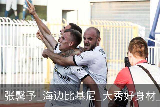 张馨予 海边比基尼 大秀好身材 肉欲满满 觉得美的留下评论